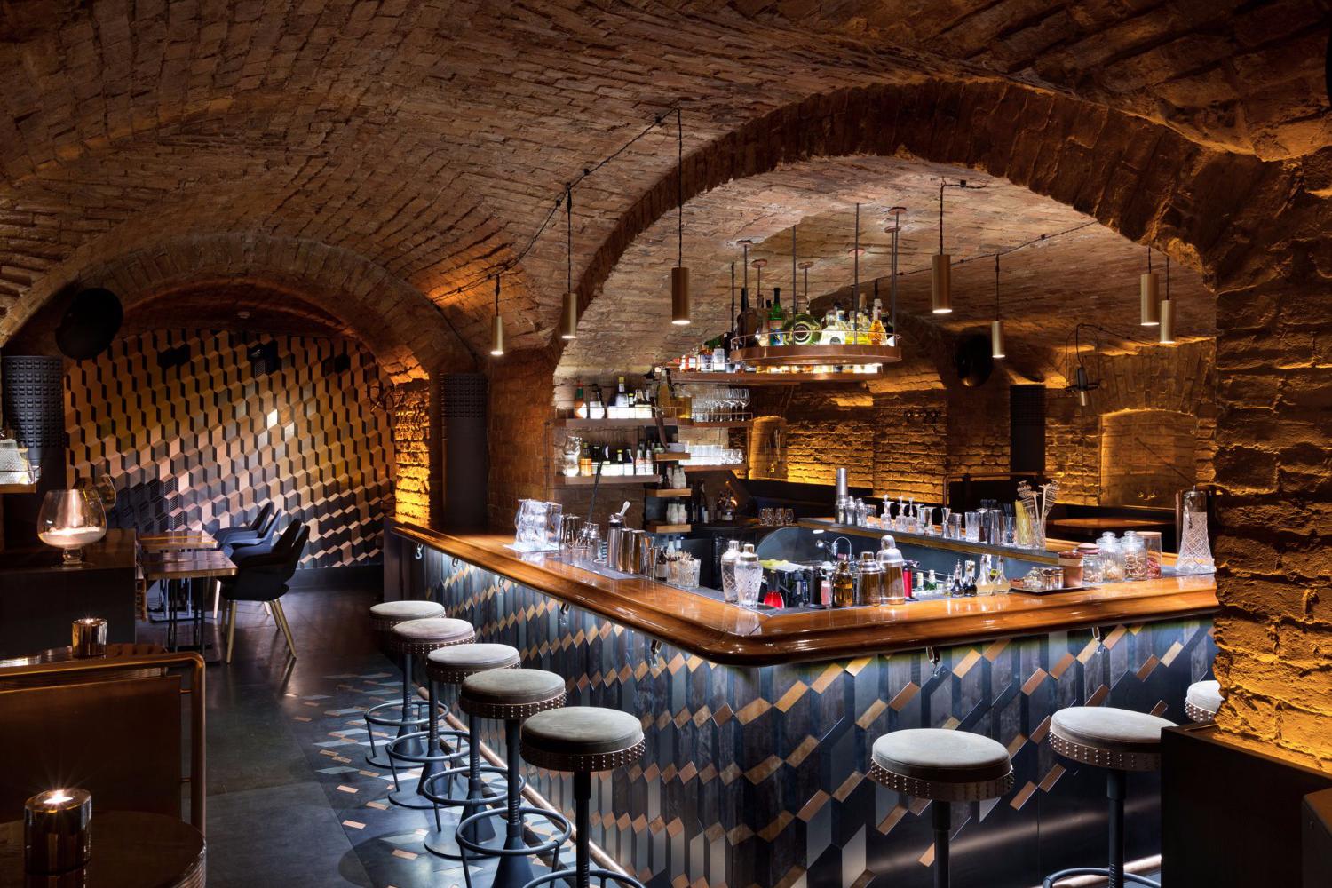 LoggerHead 秘密酒吧，有特色的质朴拱顶