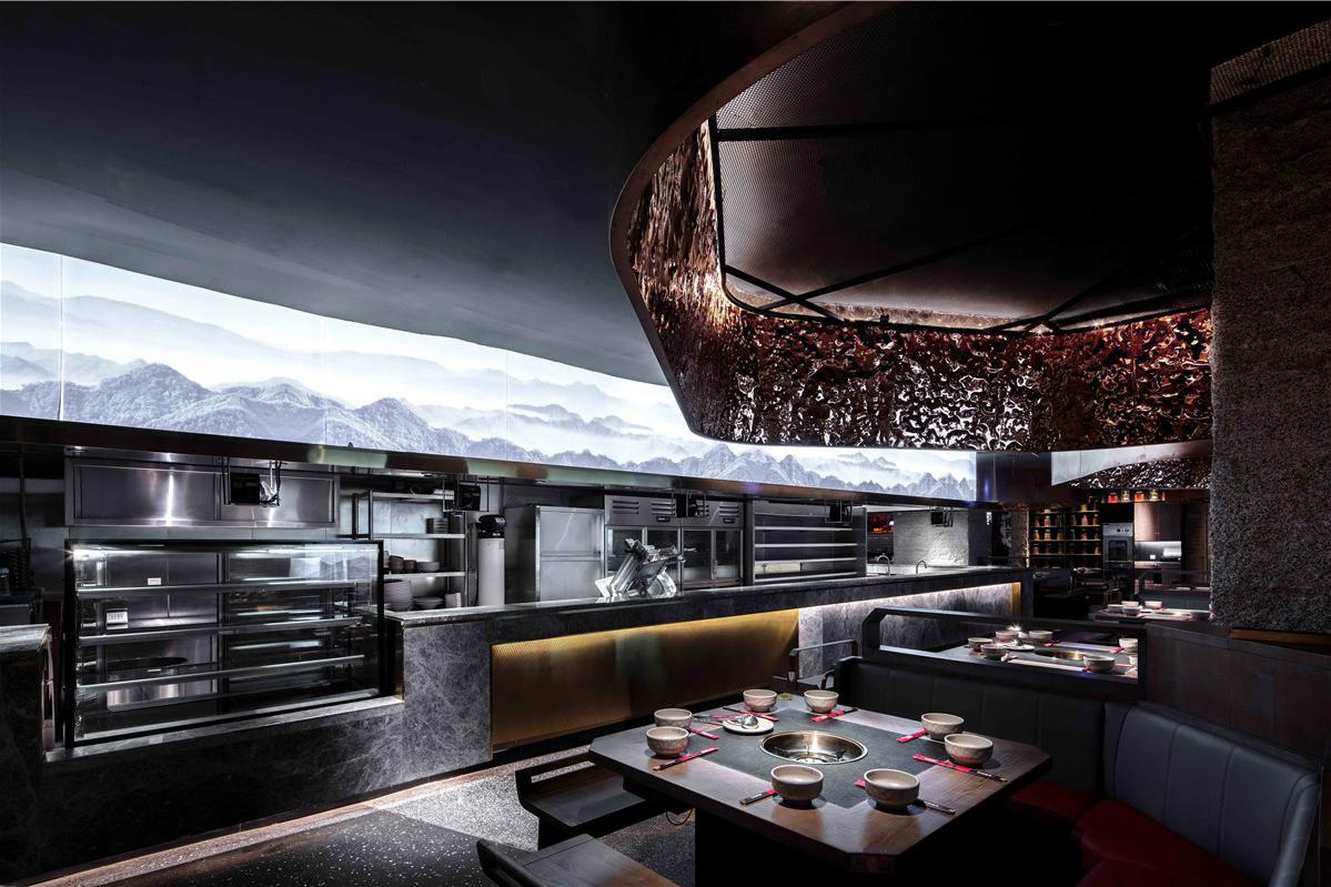 重庆“麻神辣将”火锅店 ，让艺术感赋予空间新的生命力