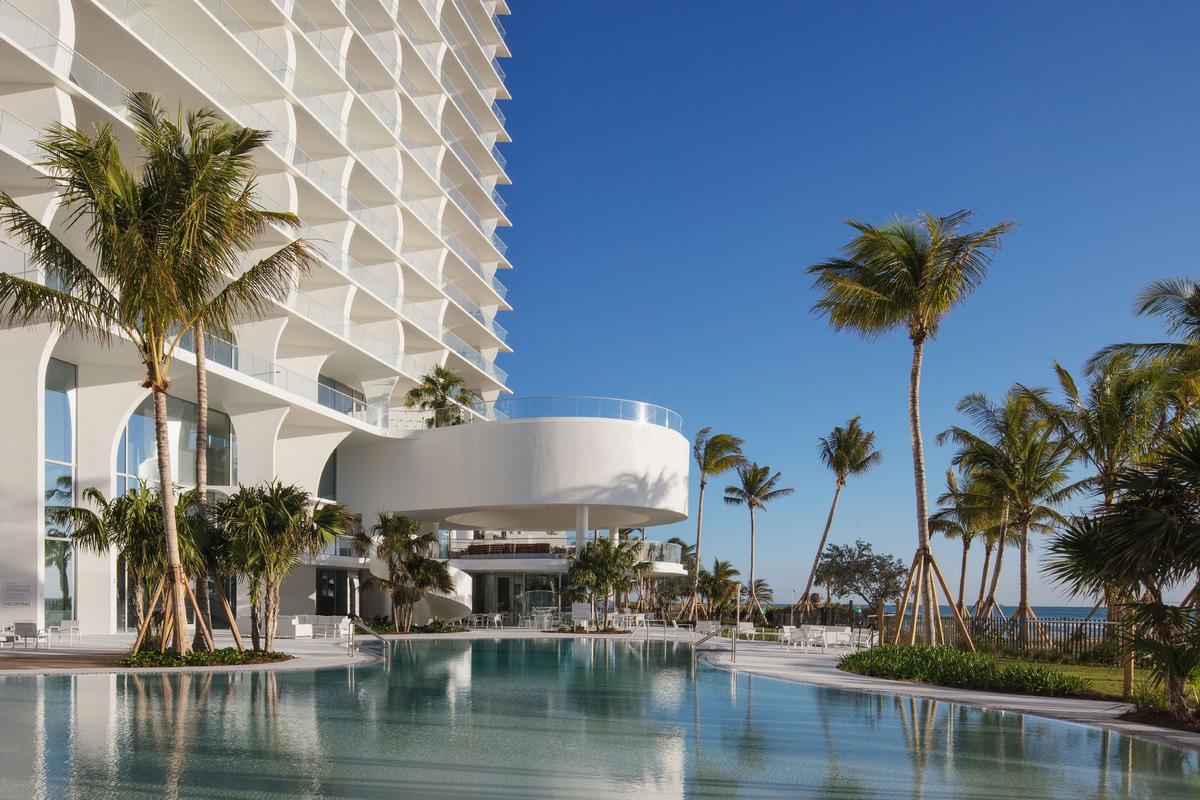 迈阿密住宅塔 Jade Signature，阳光海滩上的纯白舞者