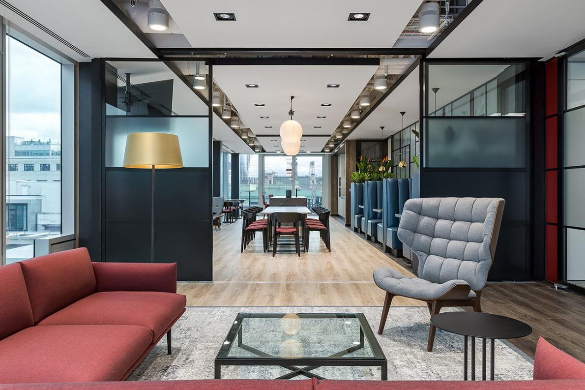 伦敦一家以“彩色玻璃”主题的专利公司办公室，呼应专利的历史