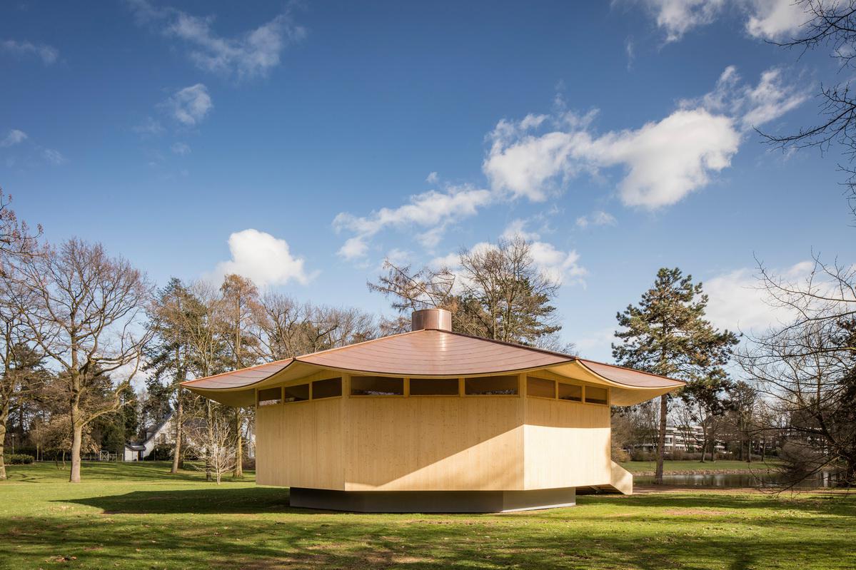 凯撒公园内的“克雷费尔德展馆”，仿若游牧民族漂浮感的轻盈帐篷