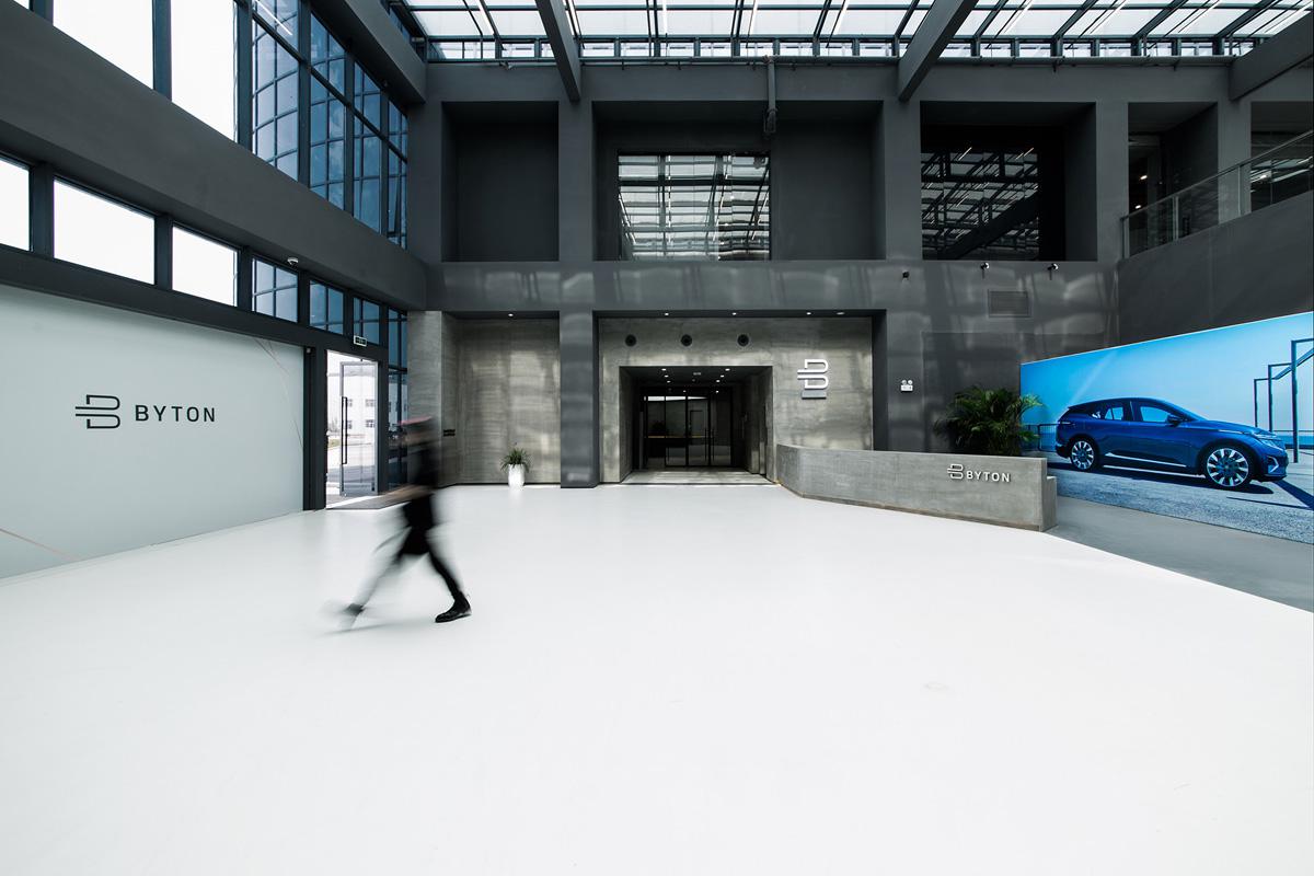 拜腾新能源汽车办公中心，简约工业化设计基调
